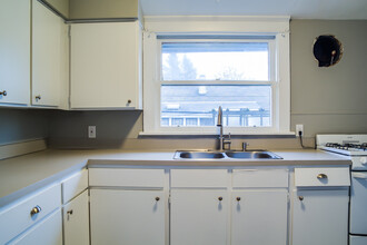 525 N Simpson St in Portland, OR - Building Photo - Building Photo