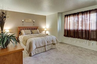 Autumn Woods in Jackson, MI - Building Photo - Building Photo