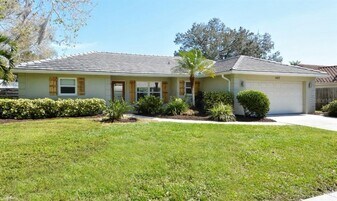 7477 Mariana Dr in Sarasota, FL - Building Photo