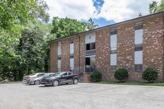 Flats at Glade Creek in Vinton, VA - Building Photo - Building Photo