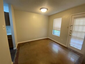 8704 Schick Rd in Austin, TX - Building Photo - Building Photo