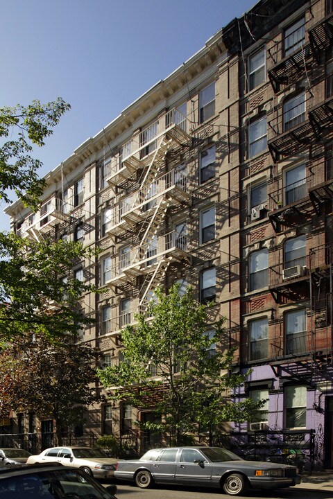 274 E 7th St in New York, NY - Building Photo