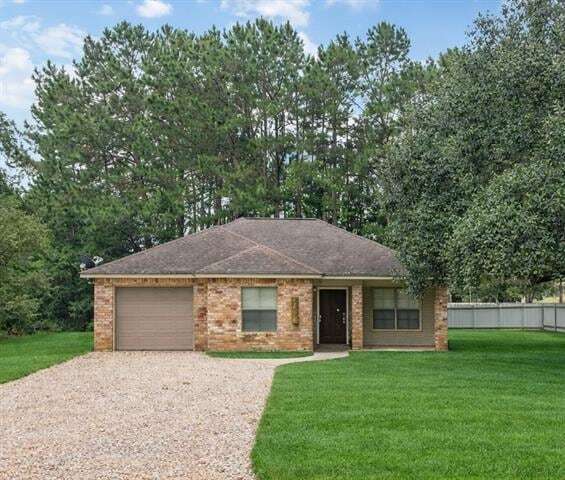 147 Gitz Ln in Madisonville, LA - Building Photo