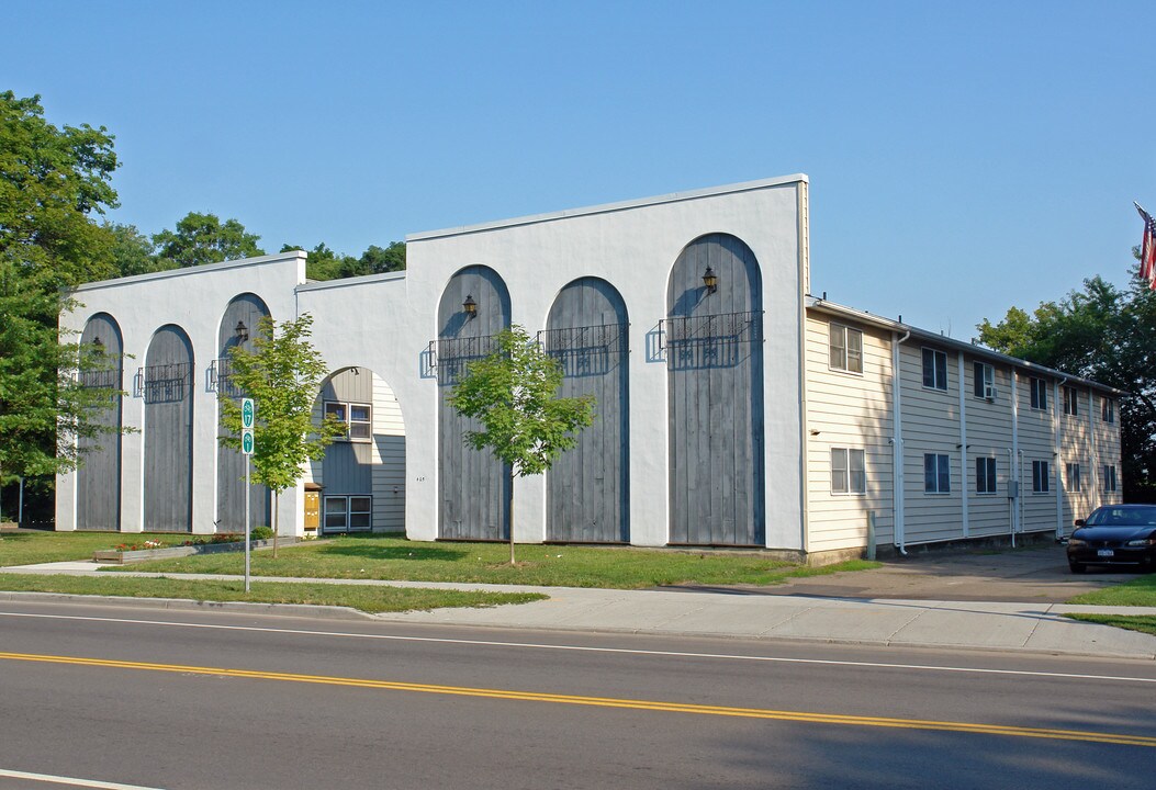 403 W Main St in Endicott, NY - Building Photo