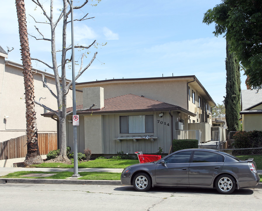 7014 Remmet Ave in Canoga Park, CA - Building Photo