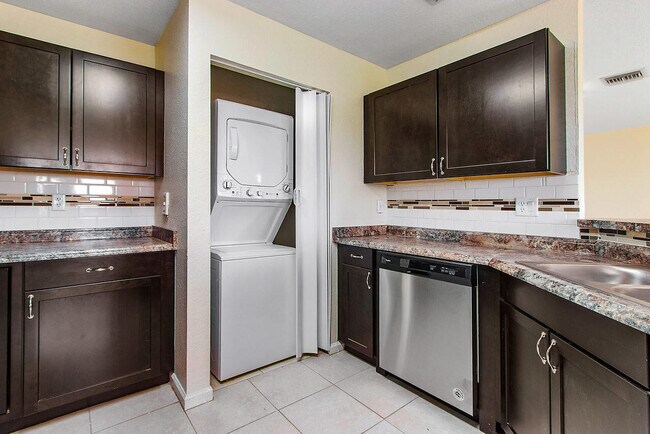 8460 NW 40th St in Coral Springs, FL - Building Photo - Building Photo