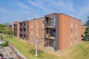 607 Kingsmere Cres SW in Calgary, AB - Building Photo
