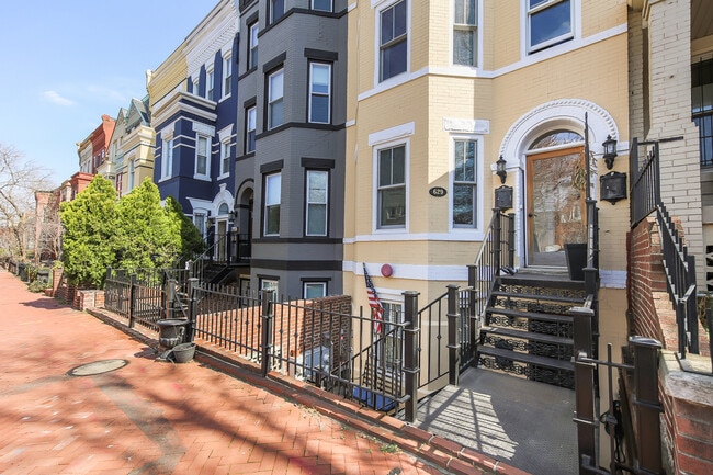 property at 629 4th St NE