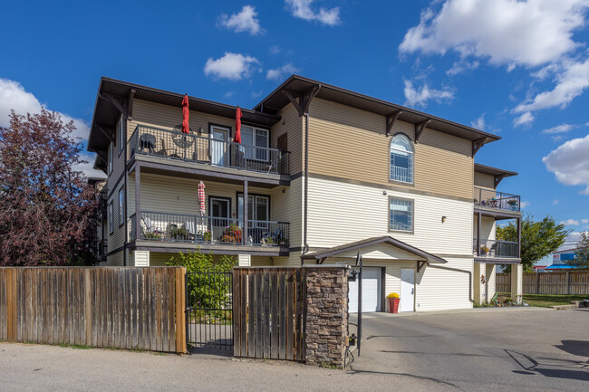 43 Sunrise Loop SE in High River, AB - Building Photo - Building Photo