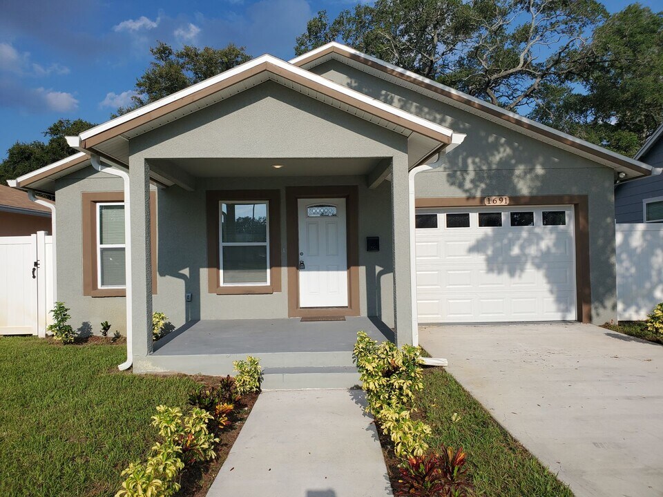 1691 12th St S in St. Petersburg, FL - Building Photo