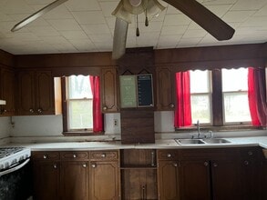 624 W Poplar St in Harrisburg, IL - Building Photo - Building Photo