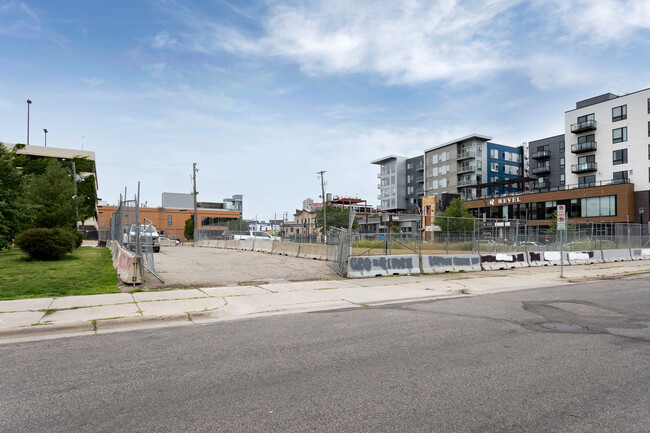 Uptown Tower Apartments in Minneapolis, MN - Building Photo - Building Photo