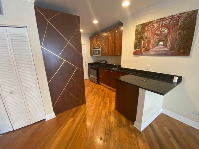 2241 W Morse Ave, Unit 2