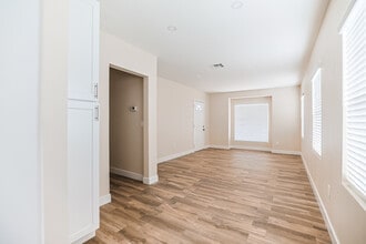 7403 Farmdale Ave, Unit 7403 Farmdale in North Hollywood, CA - Foto de edificio - Building Photo