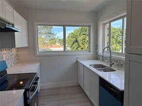 1703 NW 34th Ave in Miami, FL - Building Photo - Building Photo