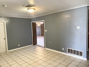 1030 S 18th St in Kingsville, TX - Building Photo - Building Photo