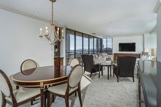 700 Front St, Unit 1004 in San Diego, CA - Building Photo - Building Photo