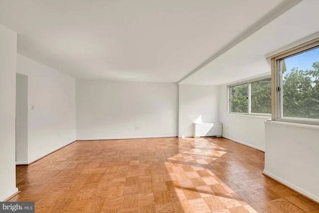 922 24th St NW, Unit 617 in Washington, DC - Building Photo - Building Photo