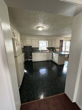 962 W Main St in Sugarcreek, OH - Building Photo - Building Photo