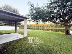 9505 Wellstone Dr in Land O Lakes, FL - Building Photo - Building Photo