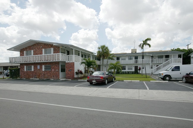 70 E 8th St in Hialeah, FL - Building Photo - Building Photo