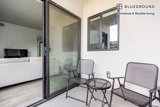 4227 McLaughlin Ave, Unit FL2-ID1310 in Los Angeles, CA - Foto de edificio - Building Photo