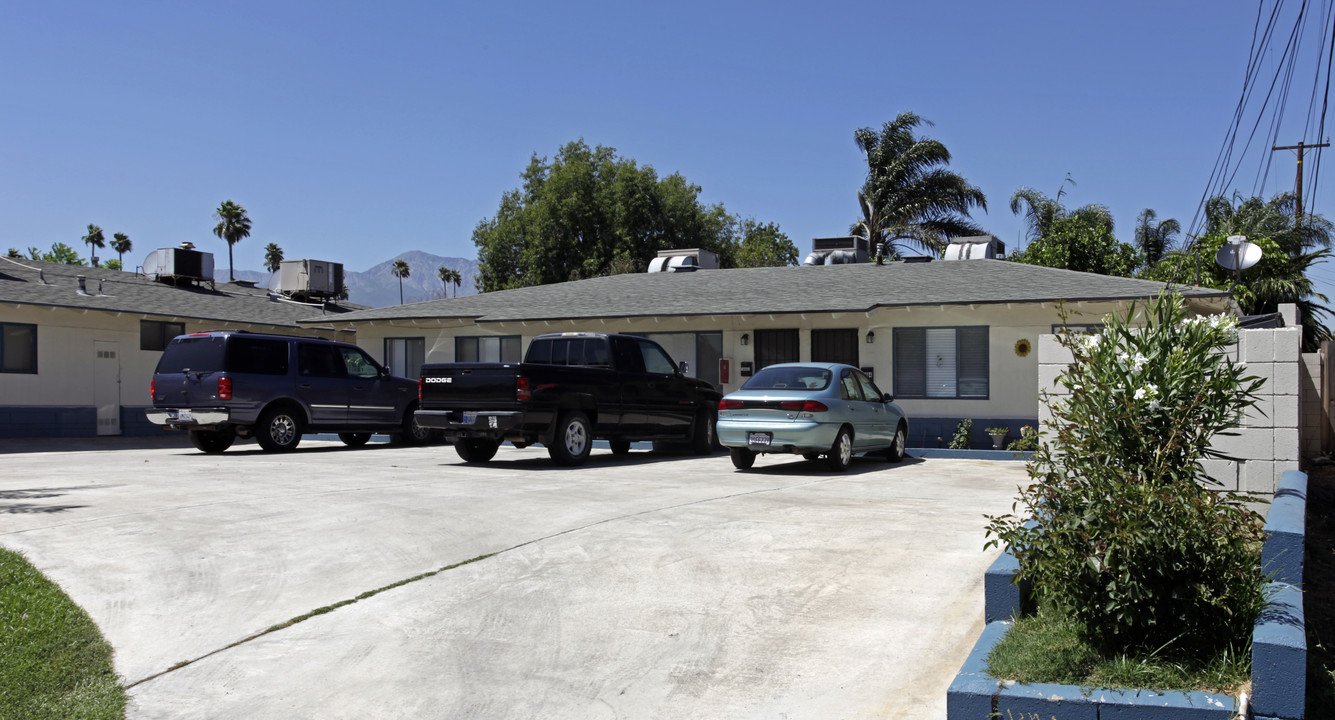 8293-8297 Chantry Ave in Fontana, CA - Building Photo