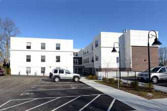 Sunset Lake Apartments in Braintree, MA - Building Photo - Building Photo