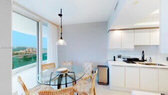 7000 Island Blvd in Aventura, FL - Building Photo