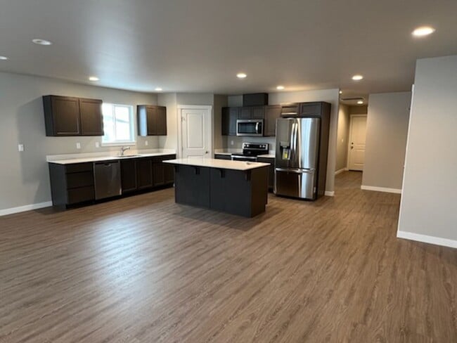 1104 S New Oak Ln in East Wenatchee, WA - Building Photo - Building Photo