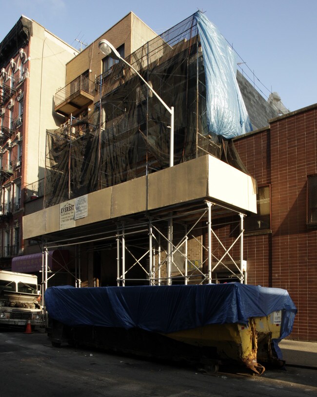 300 Broome St in New York, NY - Building Photo - Building Photo