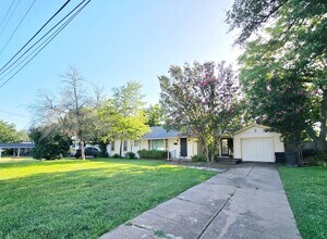 2503 Taylor St in Commerce, TX - Building Photo - Building Photo