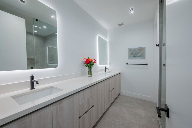 6864 SW 80th St in South Miami, FL - Building Photo - Building Photo