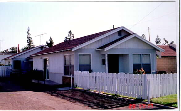 1932-1938 E Center St in Anaheim, CA - Building Photo