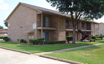 Briarwood II Apartments in Beaumont, TX - Foto de edificio - Building Photo