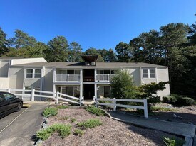 9 Holland Dr in Chapel Hill, NC - Building Photo