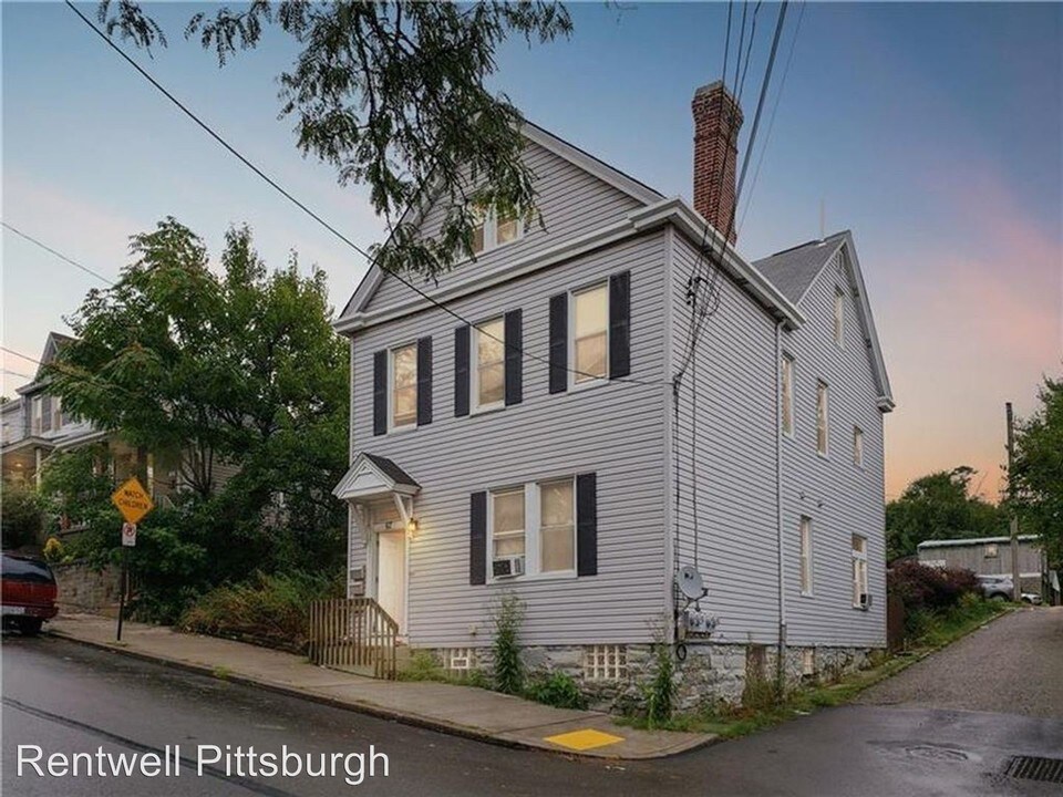 67 Beltzhoover Ave in Pittsburgh, PA - Building Photo