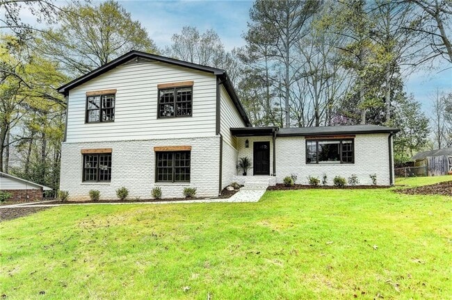 1450 Cedarhurst Dr in Dunwoody, GA - Building Photo - Building Photo