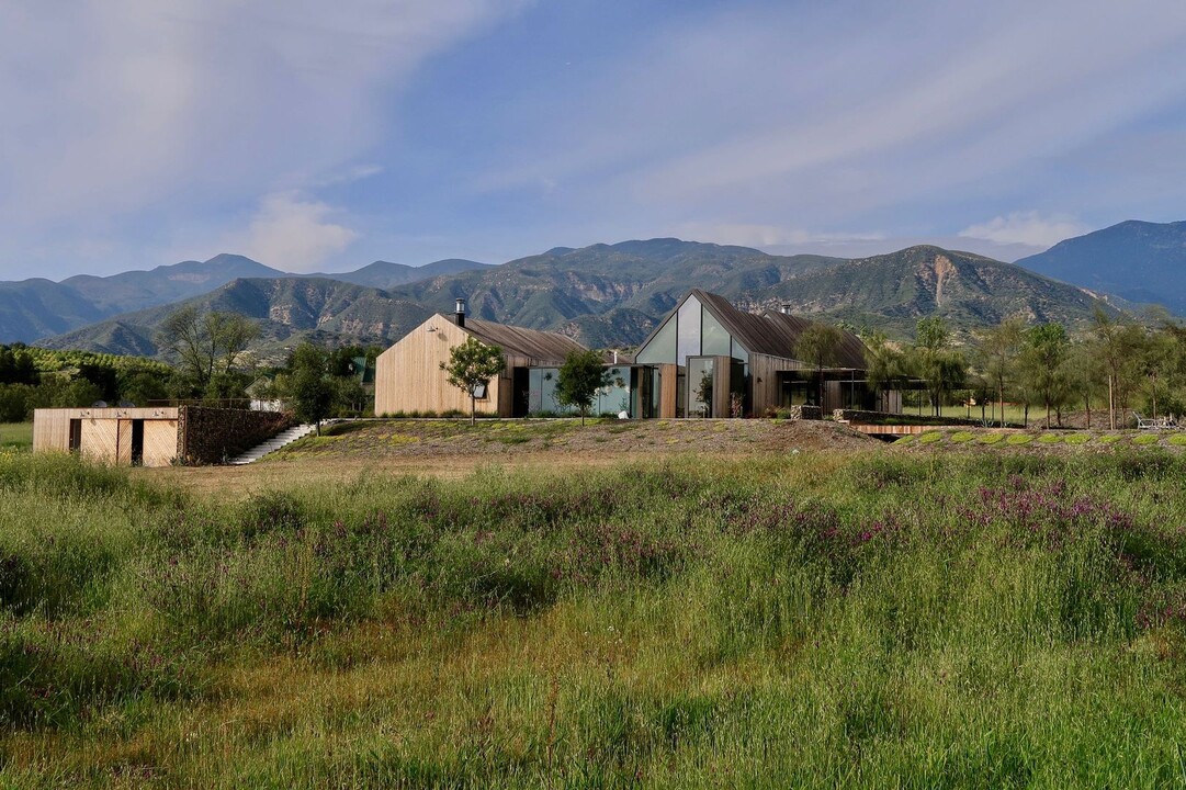 11100 Sulphur Mountain Rd in Ojai, CA - Building Photo