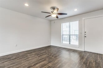 2106 Bennett Ave in Dallas, TX - Foto de edificio - Building Photo