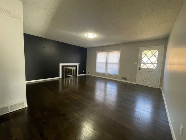 7318 Newton Dr in Overland Park, KS - Building Photo - Building Photo