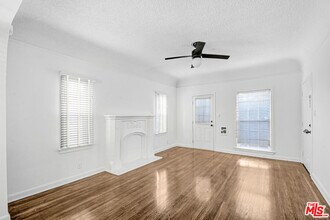 1357 Cloverdale Ave in Los Angeles, CA - Building Photo - Building Photo