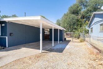 2786 Fairway Ave in Redding, CA - Building Photo - Building Photo