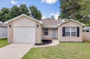 3157 Forrest Ave in Crestview, FL - Building Photo