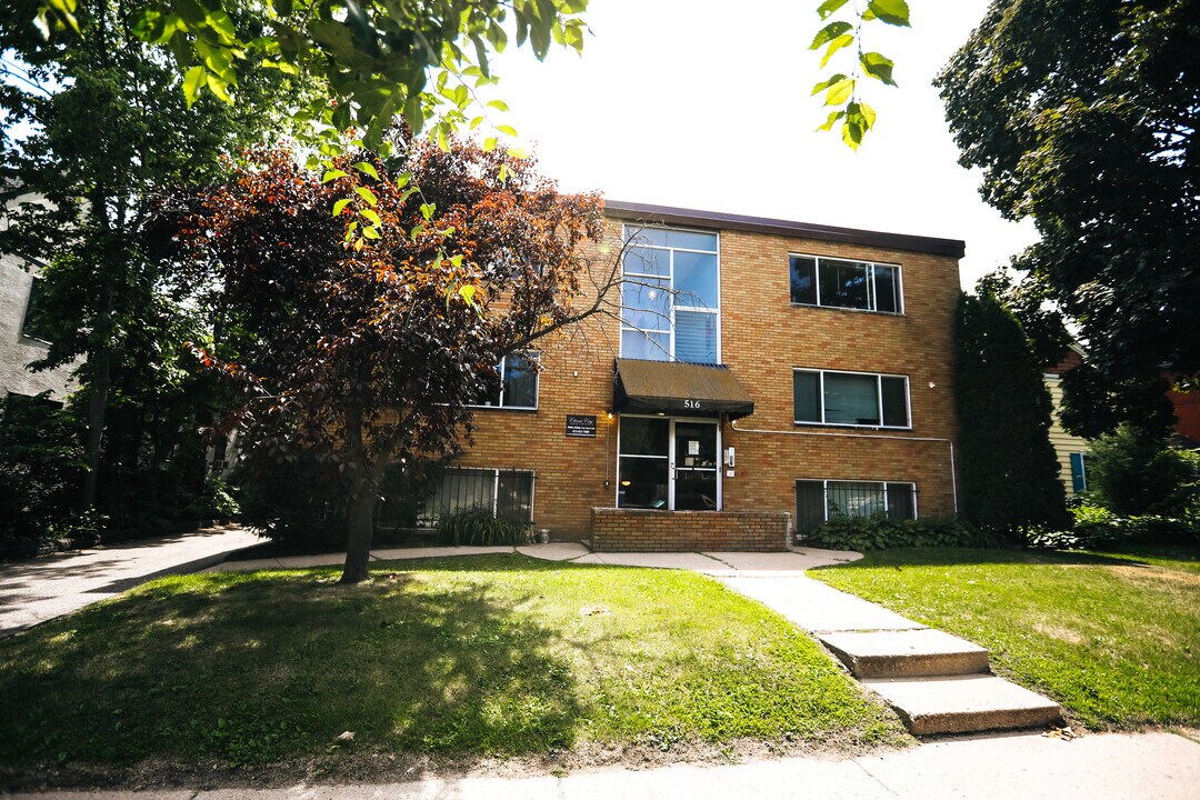 516 5th St SE in Minneapolis, MN - Foto de edificio