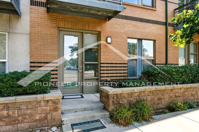 2384 S Xanadu Way in Aurora, CO - Building Photo - Building Photo
