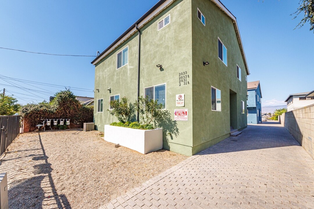 2833 E 6th St in Los Angeles, CA - Building Photo