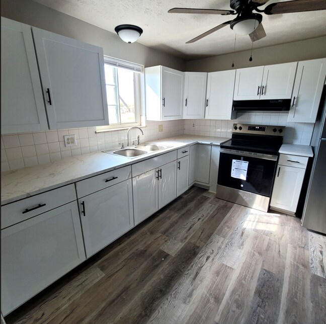4642 Applegrove St NW in North Canton, OH - Building Photo