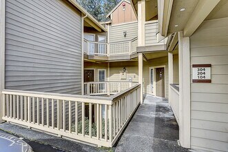 Summerwalk at Klahanie in Issaquah, WA - Foto de edificio - Building Photo