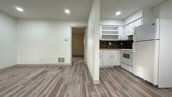 326 West Kenwood Drive in Bloomington, IN - Building Photo